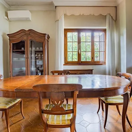 Golden Luxe - Grand With Exlusive Garden Βίλα Camaiore