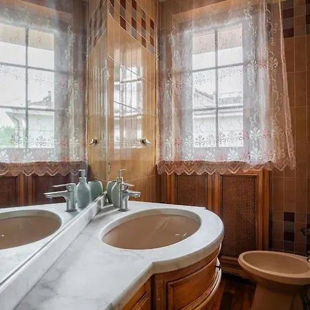 Golden Luxe - Grand With Exlusive Garden *