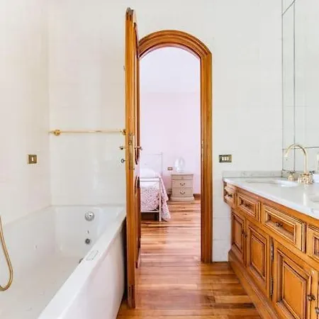 Golden Luxe - Grand With Exlusive Garden