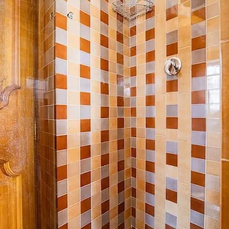 Golden Luxe - Grand With Exlusive Garden *