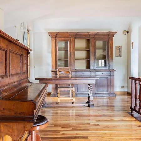 Golden Luxe - Grand With Exlusive Garden Βίλα Camaiore