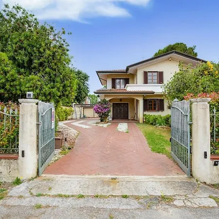 Golden Luxe - Grand With Exlusive Garden * Camaiore